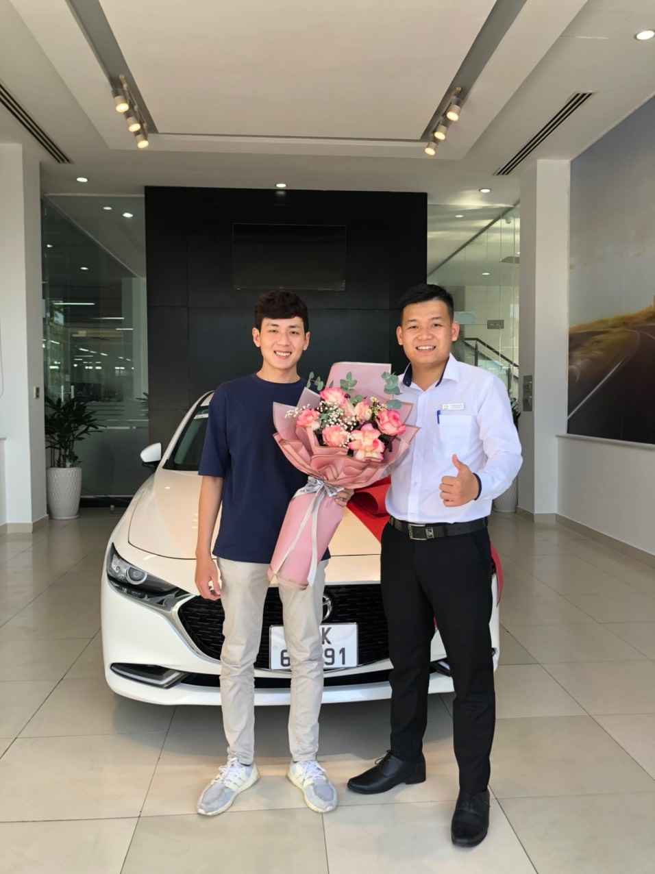 Giao xe Mazda tới khách hàng 5